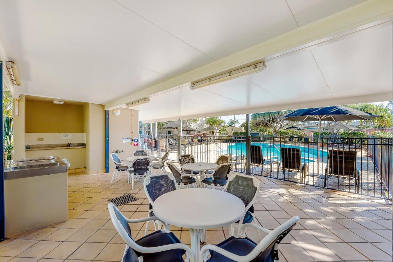 Golden Riviera Absolute Beachfront Resort Gold Coast Exterior photo