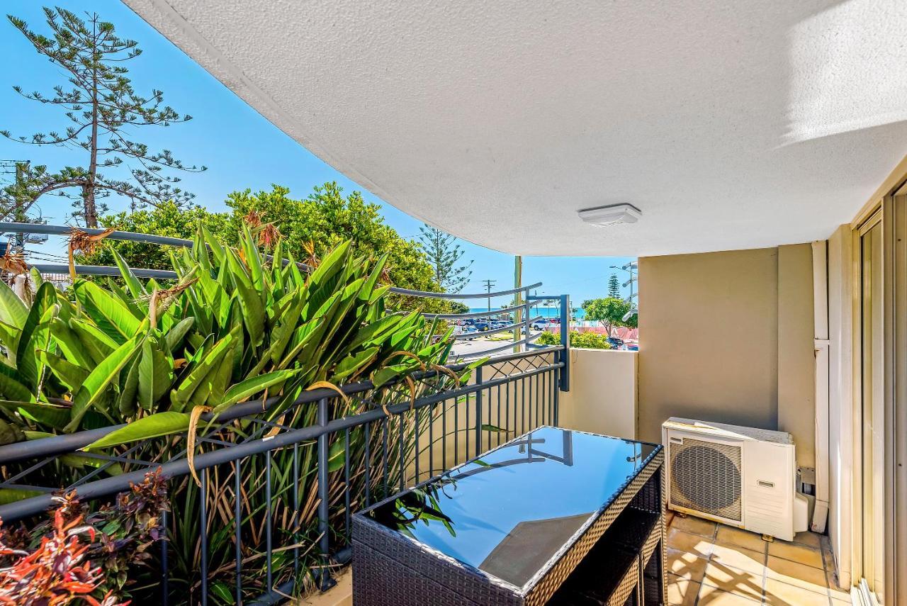 Golden Riviera Absolute Beachfront Resort Gold Coast Exterior photo