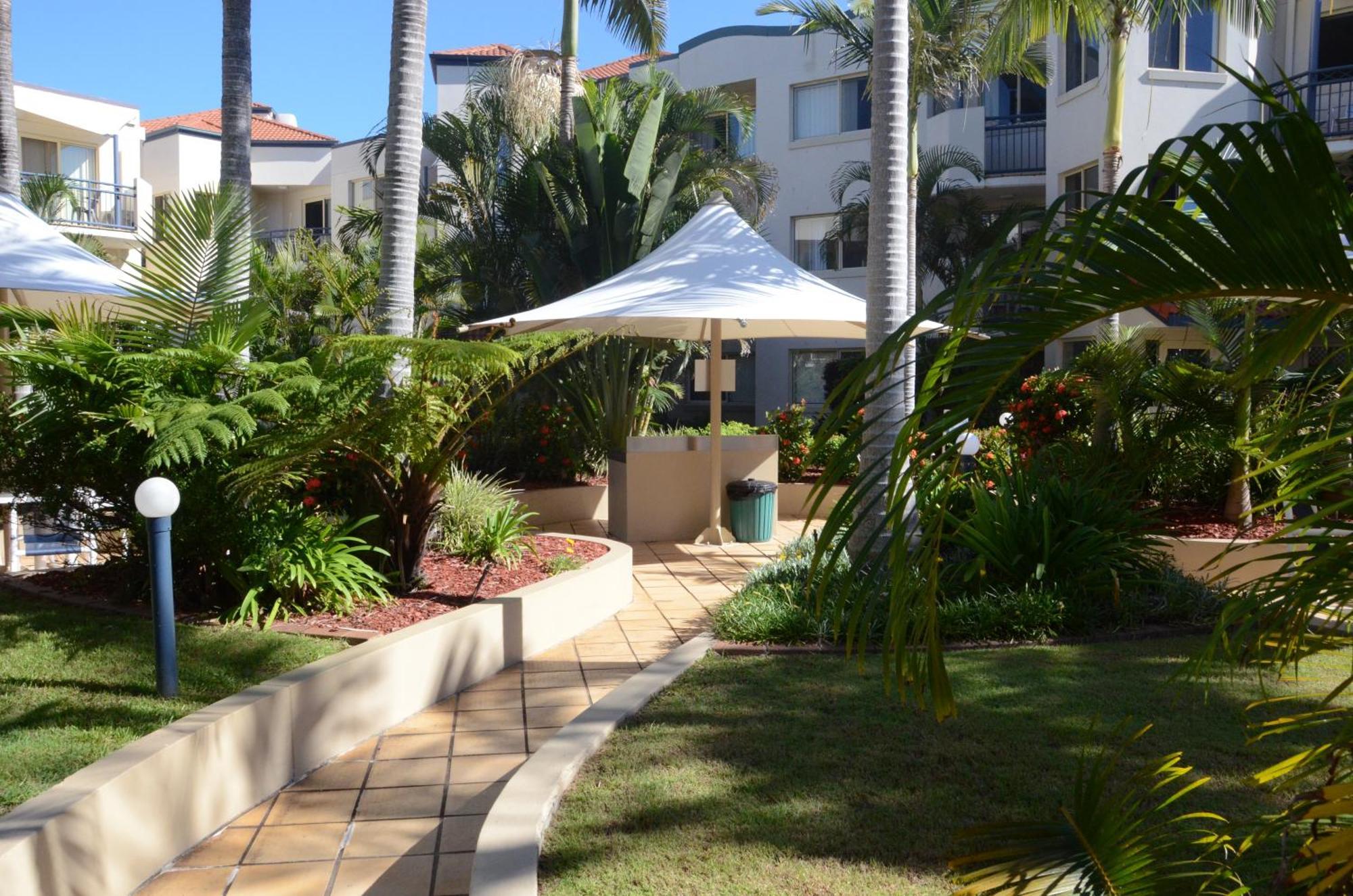Golden Riviera Absolute Beachfront Resort Gold Coast Exterior photo