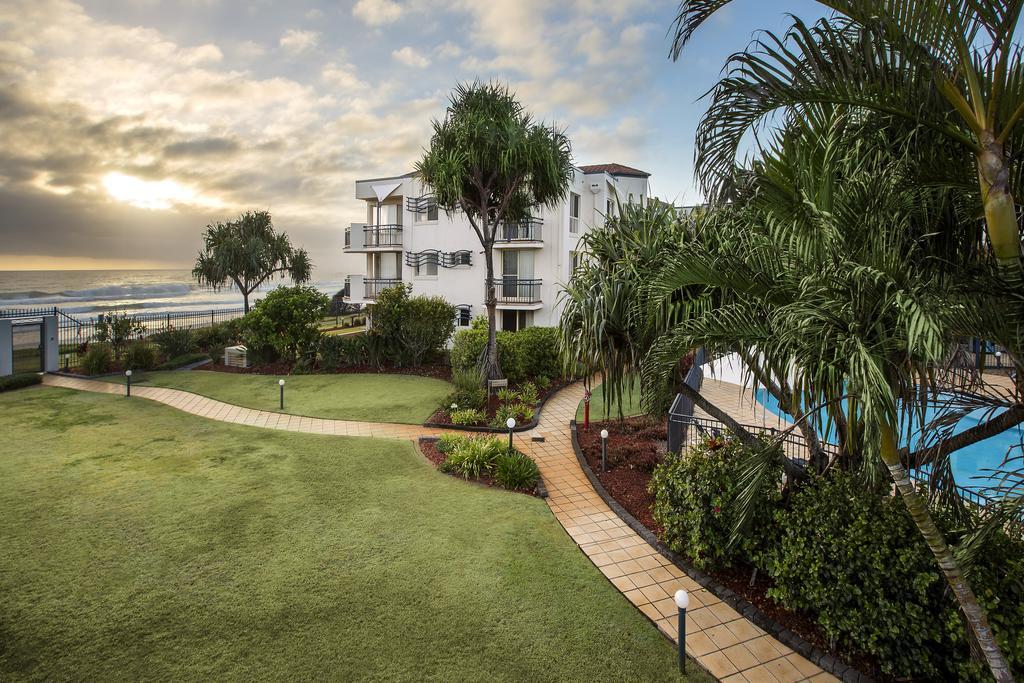 Golden Riviera Absolute Beachfront Resort Gold Coast Exterior photo