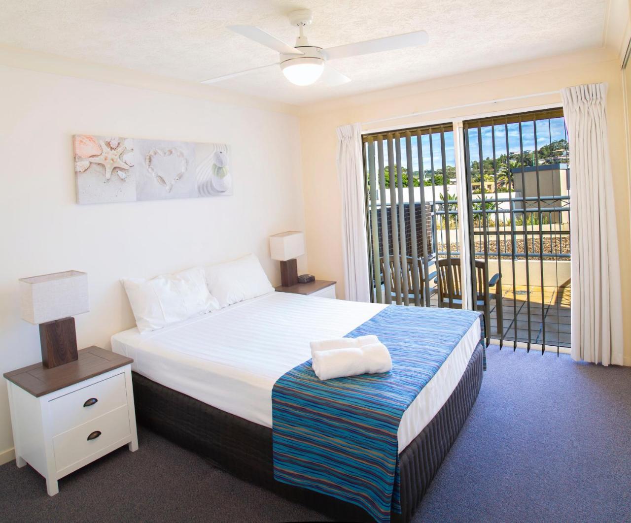 Golden Riviera Absolute Beachfront Resort Gold Coast Exterior photo