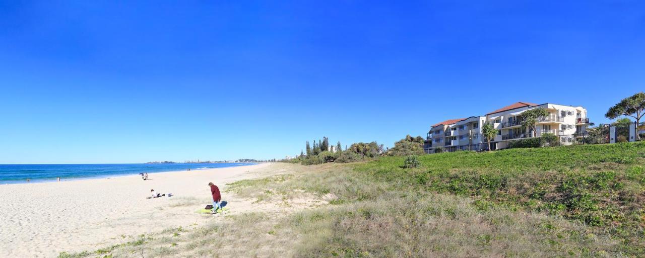 Golden Riviera Absolute Beachfront Resort Gold Coast Exterior photo