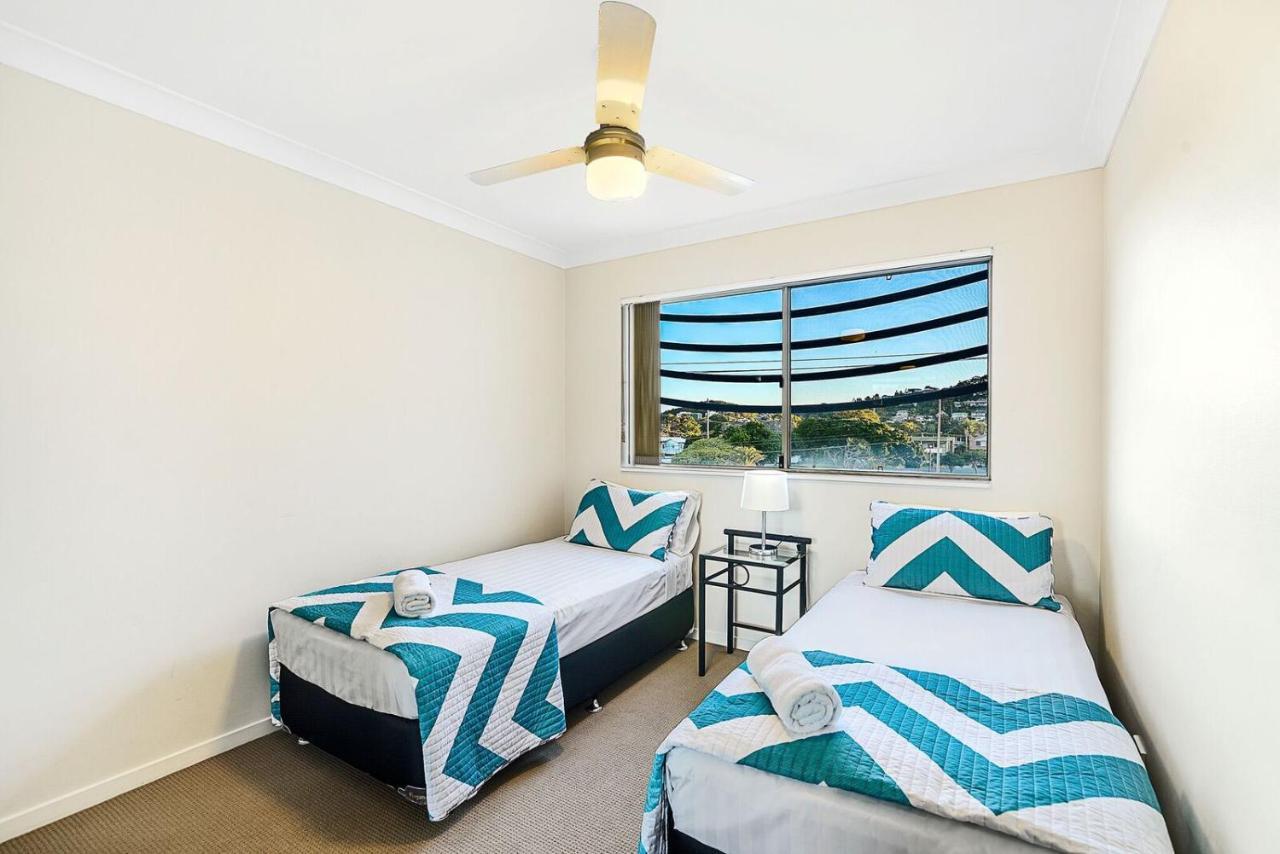 Golden Riviera Absolute Beachfront Resort Gold Coast Exterior photo
