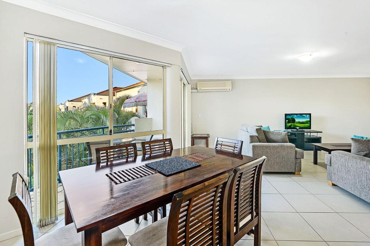 Golden Riviera Absolute Beachfront Resort Gold Coast Exterior photo
