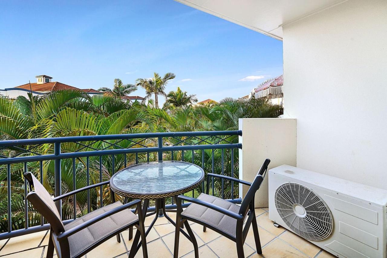 Golden Riviera Absolute Beachfront Resort Gold Coast Exterior photo