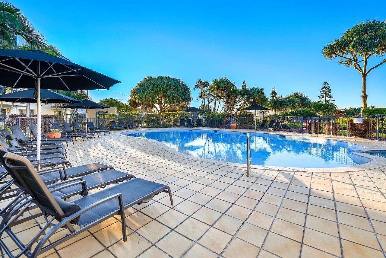 Golden Riviera Absolute Beachfront Resort Gold Coast Exterior photo